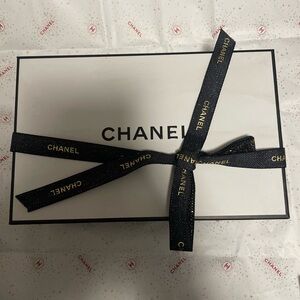 CHANEL BUNDLE: SUNGLASS BOX, RETAIL BAG & MEDIUM BOX